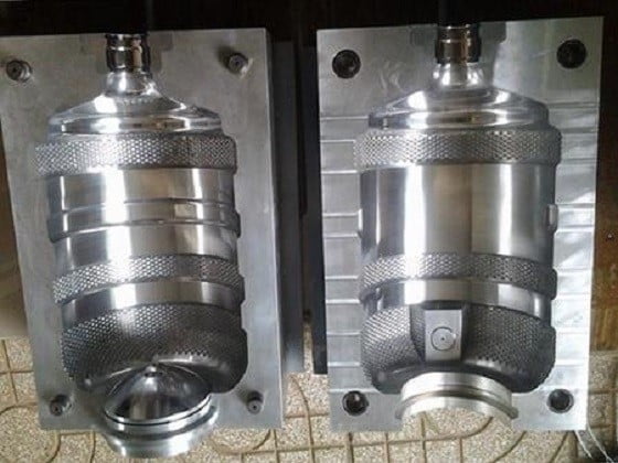 Một số ví dụ về khuôn mẫu có bề mặt cong tự do