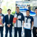 Đại diện hai bên chụp hình lưu niệm-HUTECH