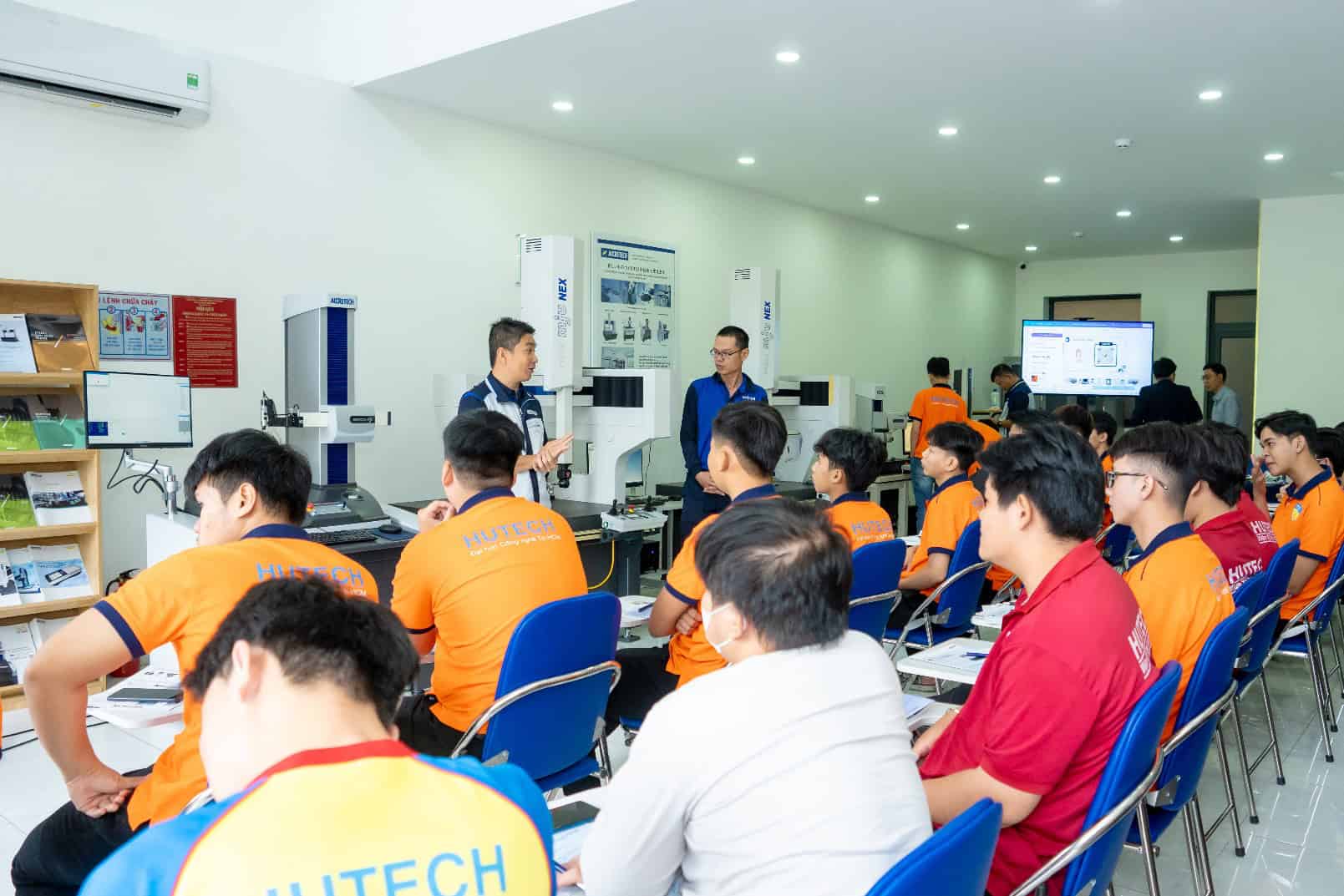 Toàn cảnh phần diễn giả Accretech chia sẻ.