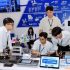 Sinh viên thực tập thao tác kỹ thuật với cánh tay robot tại triển lãm VIMF Bình Dương 2025.