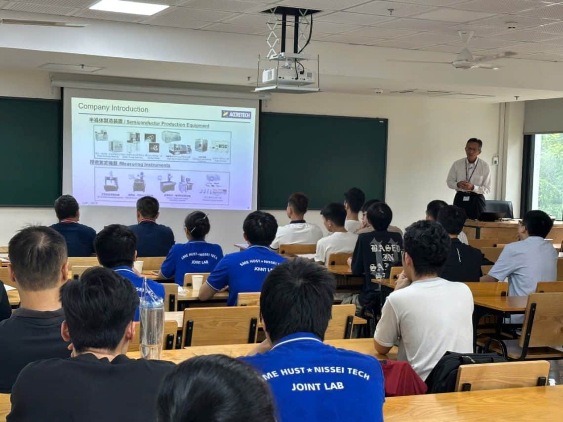 Một buổi giảng dạy về thiết bị đo lường của ACCRETECH. Ảnh: Accretech Việt Nam