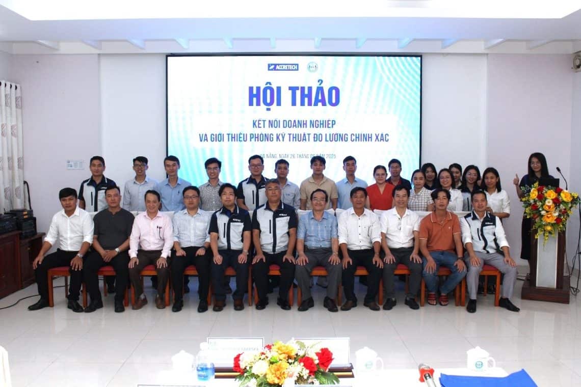 Các đại biểu tham dự Hội thảo chụp ảnh. Ảnh: UTE