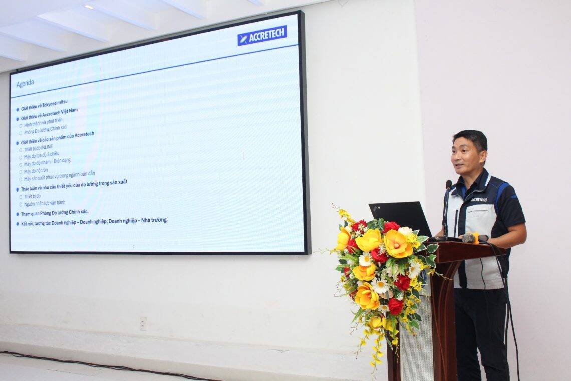Ông Hồ Cao Cảnh giới thiệu về Công ty TNHH Accretech Việt Nam. Ảnh: UTE