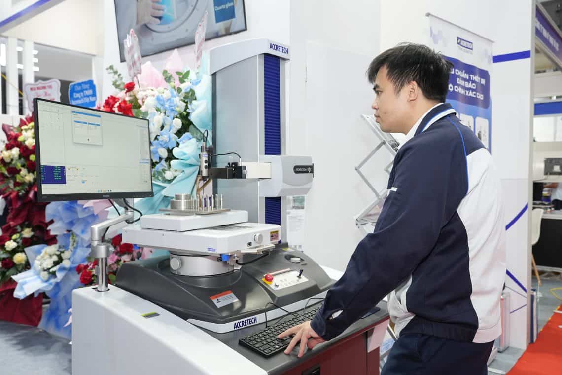 Máy đo độ tròn, độ trụ RONDCOM NEX 200. Ảnh: Accretech Việt Nam