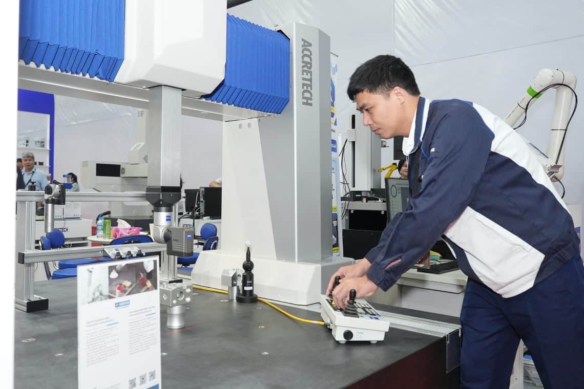 Máy đo tọa độ ba chiều XYZAX AXCEL 9/10/6 RDS. Ảnh: Accretech Việt Nam