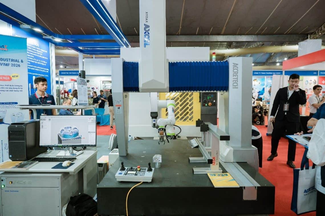 Trình diễn tự động hóa đo kiểm với cobot FANUC tại gian hàng